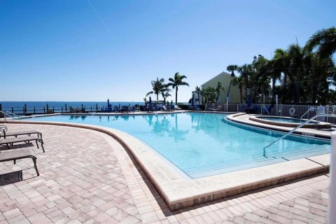 Condominio en venta en Saint Petersburg, Florida, 1 dormitorio, 64.47 m2 № 2100541 - foto 27