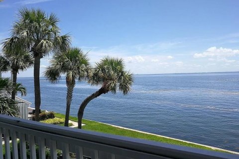 Condominio en Saint Petersburg, Florida, 1 dormitorio № 2100541
