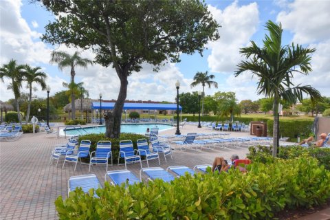 Copropriété à vendre à Sunrise, Floride: 2 chambres, 95.69 m2 № 1155812 - photo 1