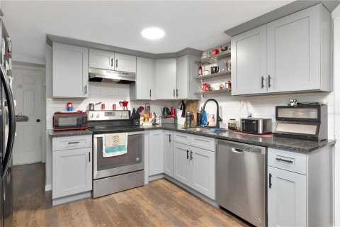 House in Holiday, Florida 4 bedrooms, 103.68 sq.m. № 1800121 - photo 6
