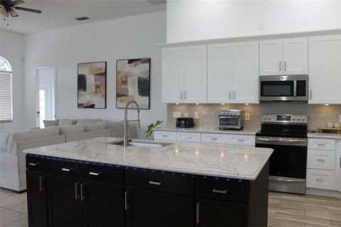 Casa en venta en Orlando, Florida, 4 dormitorios, 337.24 m2 № 2206757 - foto 12