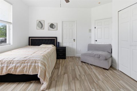 Casa en venta en Orlando, Florida, 4 dormitorios, 337.24 m2 № 2206757 - foto 27