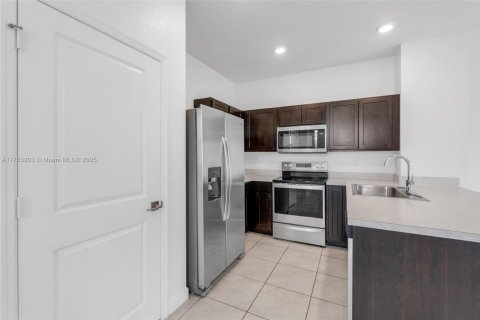 Townhouse in Florida City, Florida 3 bedrooms, 138.24 sq.m. № 1596501 - photo 7