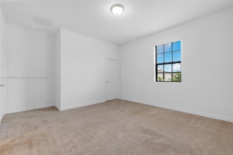Townhouse in Florida City, Florida 3 bedrooms, 138.24 sq.m. № 1596501 - photo 13