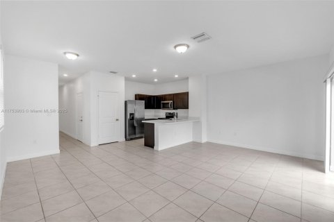 Townhouse in Florida City, Florida 3 bedrooms, 138.24 sq.m. № 1596501 - photo 3