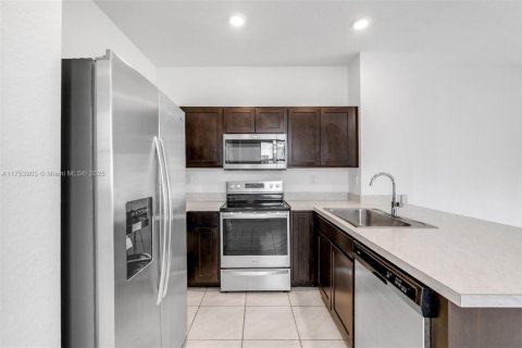 Townhouse in Florida City, Florida 3 bedrooms, 138.24 sq.m. № 1596501 - photo 6