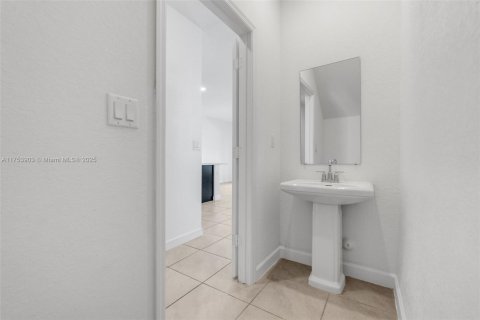 Townhouse in Florida City, Florida 3 bedrooms, 138.24 sq.m. № 1596501 - photo 9