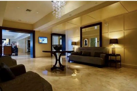 Condo in Surfside, Florida, 2 bedrooms № 1991169 - photo 8