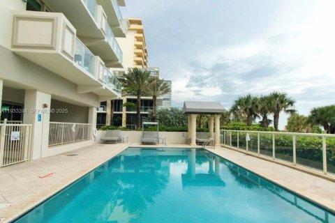 Condo in Surfside, Florida, 2 bedrooms № 1991169 - photo 7