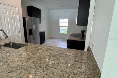 House in Deltona, Florida 4 bedrooms, 148.64 sq.m. № 2238704 - photo 10