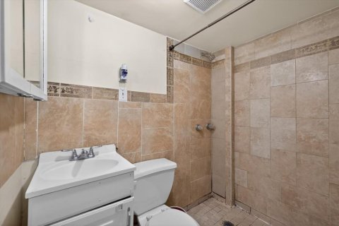 Casa en venta en Tampa, Florida, 4 dormitorios, 168.25 m2 № 2103541 - foto 22