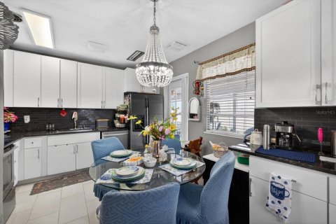 Casa en venta en Tampa, Florida, 4 dormitorios, 168.25 m2 № 2103541 - foto 4
