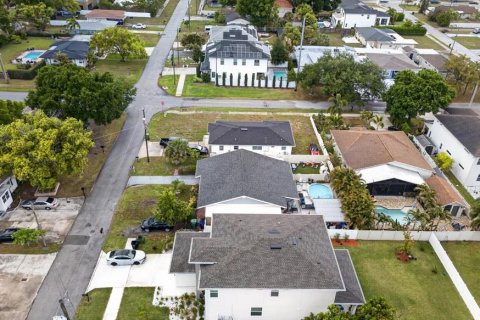 Casa en venta en Tampa, Florida, 4 dormitorios, 168.25 m2 № 2103541 - foto 26