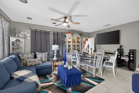 Casa en venta en Tampa, Florida, 4 dormitorios, 168.25 m2 № 2103541 - foto 3