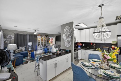 Casa en venta en Tampa, Florida, 4 dormitorios, 168.25 m2 № 2103541 - foto 5