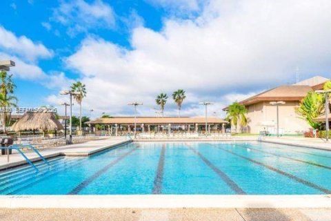 Condo in Pembroke Pines, Florida, 1 bedroom  № 2068755 - photo 27