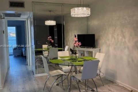 Condo in Pembroke Pines, Florida, 1 bedroom  № 2068755 - photo 3