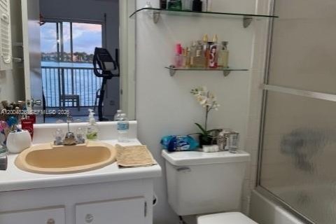 Condo in Pembroke Pines, Florida, 1 bedroom  № 2068755 - photo 14