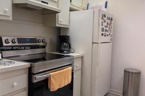 Condo in Pembroke Pines, Florida, 1 bedroom  № 2068755 - photo 10