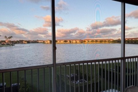 Condo in Pembroke Pines, Florida, 1 bedroom  № 2068755 - photo 6