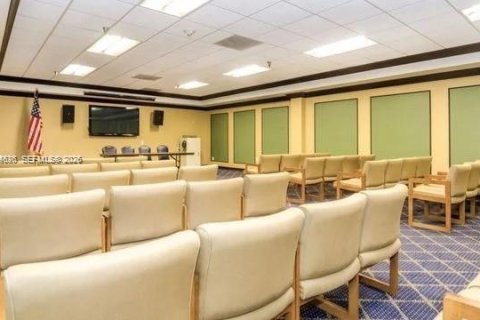 Condo in Pembroke Pines, Florida, 1 bedroom  № 2068755 - photo 25