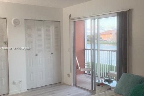 Condo in Pembroke Pines, Florida, 1 bedroom  № 2068755 - photo 13