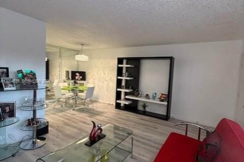 Condo in Pembroke Pines, Florida, 1 bedroom  № 2068755 - photo 5