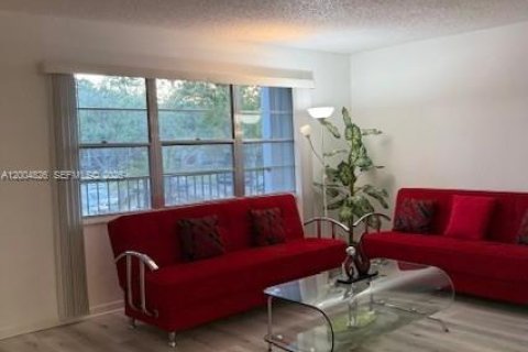 Condo in Pembroke Pines, Florida, 1 bedroom  № 2068755 - photo 4