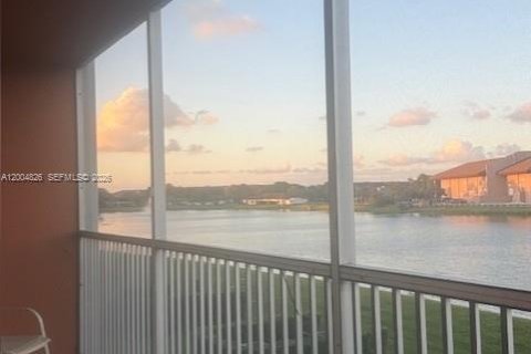 Condo in Pembroke Pines, Florida, 1 bedroom  № 2068755 - photo 8