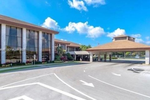 Condo in Pembroke Pines, Florida, 1 bedroom  № 2068755 - photo 18