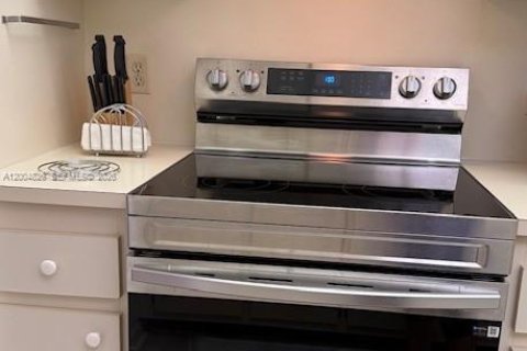 Condo in Pembroke Pines, Florida, 1 bedroom  № 2068755 - photo 11