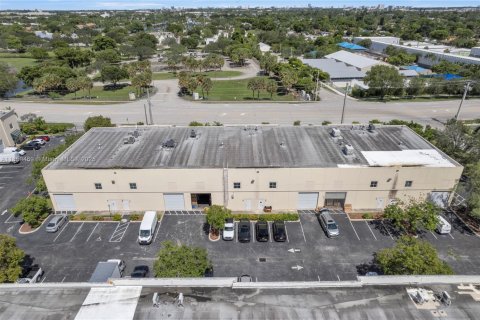 Propiedad comercial en venta en Pompano Beach, Florida № 1888084 - foto 25