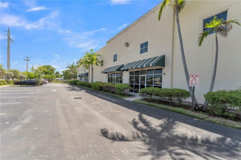 Propiedad comercial en venta en Pompano Beach, Florida № 1888084 - foto 4