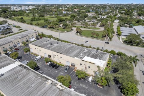 Propiedad comercial en venta en Pompano Beach, Florida № 1888084 - foto 26