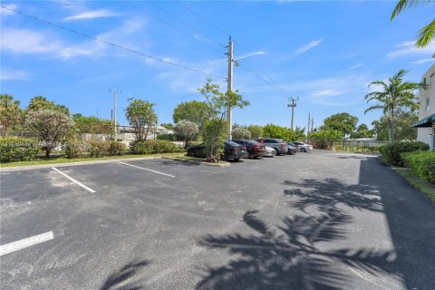 Propiedad comercial en venta en Pompano Beach, Florida № 1888084 - foto 10