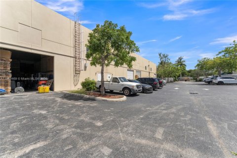 Propiedad comercial en venta en Pompano Beach, Florida № 1888084 - foto 7