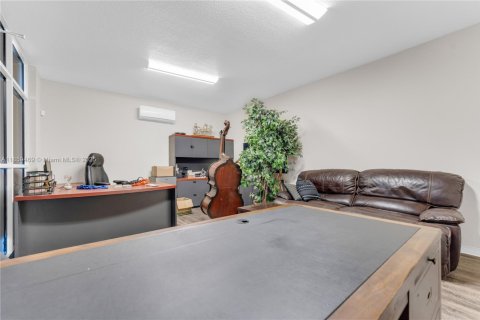Propiedad comercial en venta en Pompano Beach, Florida № 1888084 - foto 15
