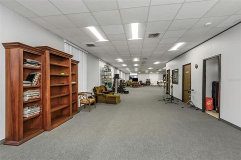 Propiedad comercial en alquiler en Clearwater, Florida, 558.16 m2 № 1546165 - foto 8