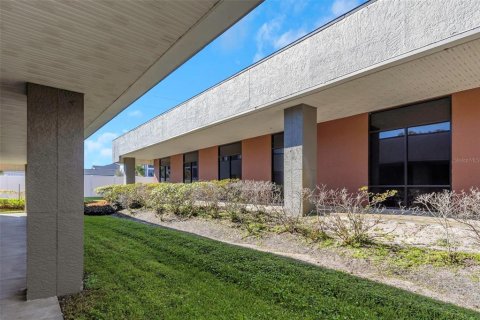 Propiedad comercial en alquiler en Clearwater, Florida, 558.16 m2 № 1546165 - foto 7