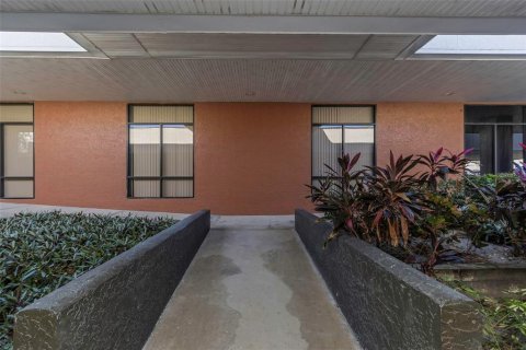 Propiedad comercial en alquiler en Clearwater, Florida, 558.16 m2 № 1546165 - foto 4