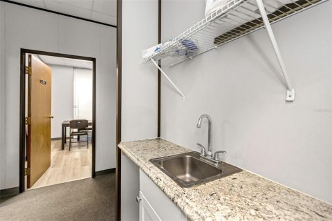 Propiedad comercial en alquiler en Clearwater, Florida, 558.16 m2 № 1546165 - foto 26