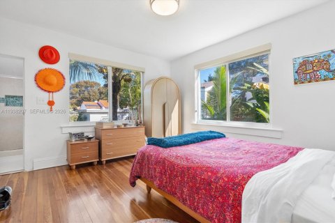 Villa ou maison à vendre à Miami, Floride: 2 chambres, 122.26 m2 № 1996568 - photo 4