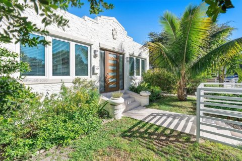 Villa ou maison à vendre à Miami, Floride: 2 chambres, 122.26 m2 № 1996568 - photo 17