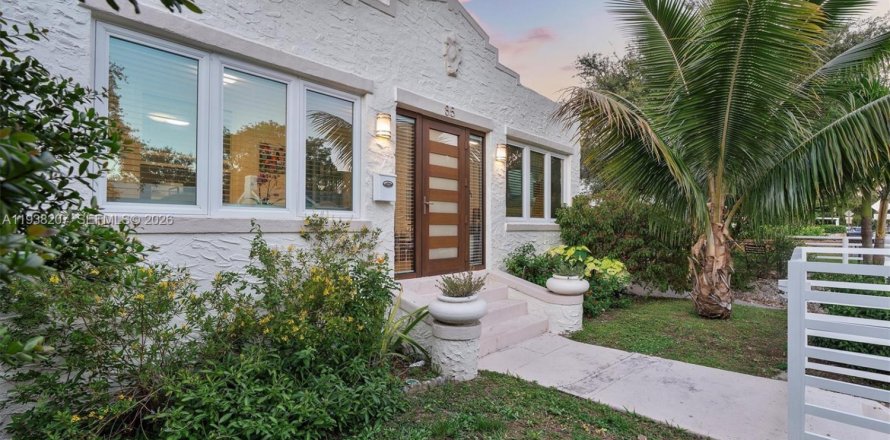 Villa ou maison à Miami, Floride 2 chambres, 122.26 m2 № 1996568