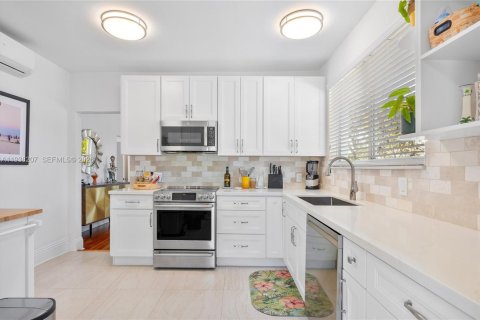 Villa ou maison à vendre à Miami, Floride: 2 chambres, 122.26 m2 № 1996568 - photo 21