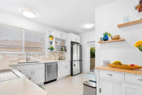 Villa ou maison à vendre à Miami, Floride: 2 chambres, 122.26 m2 № 1996568 - photo 19