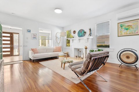 Villa ou maison à vendre à Miami, Floride: 2 chambres, 122.26 m2 № 1996568 - photo 13