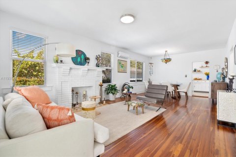 Villa ou maison à vendre à Miami, Floride: 2 chambres, 122.26 m2 № 1996568 - photo 2
