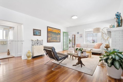 Villa ou maison à vendre à Miami, Floride: 2 chambres, 122.26 m2 № 1996568 - photo 15