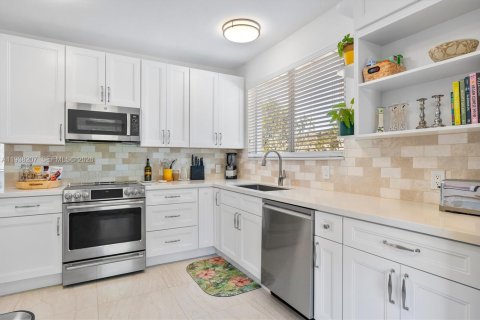 Villa ou maison à vendre à Miami, Floride: 2 chambres, 122.26 m2 № 1996568 - photo 20